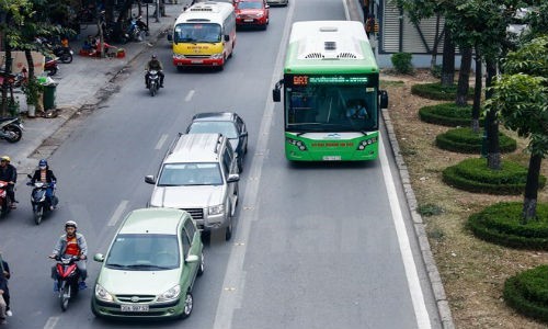 Xu ly xe bien xanh co tinh chay vao lan duong buyt nhanh BRT